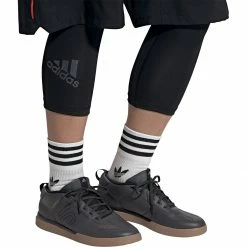 Five Ten Flat Pedal Shoes Sleuth DLX Mid Cycling Shoe Men's -Ride Concepts Shop GRSICOBLGUM2 D4