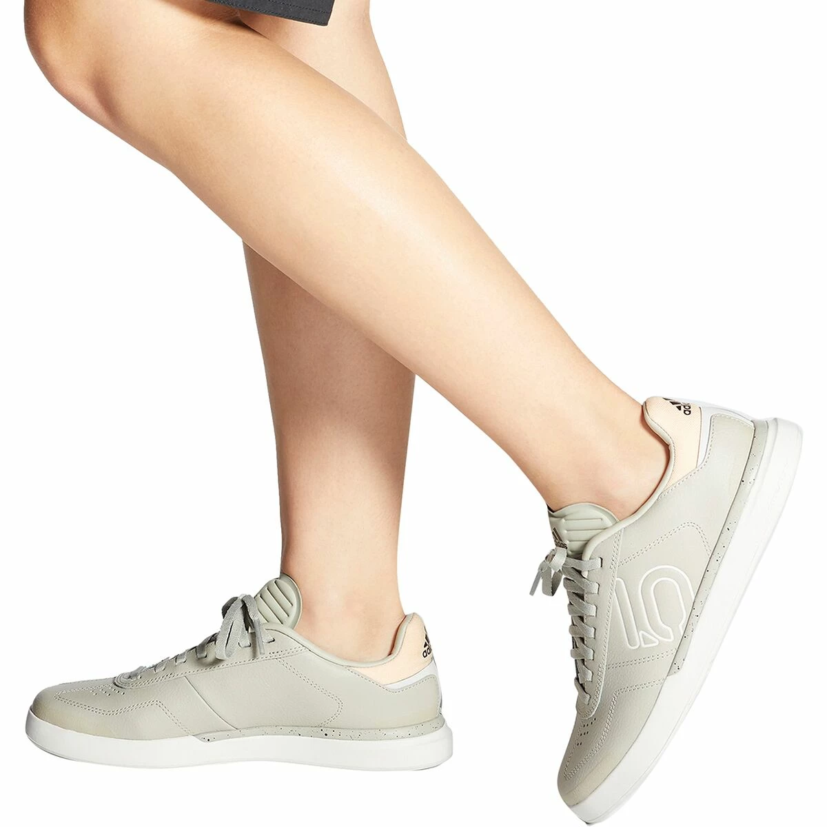 Five Ten Flat Pedal Shoes Sleuth DLX PU Mountain Bike Shoe Women's 2 Five Ten Flat Pedal Shoes Sleuth DLX PU Mountain Bike Shoe Women's - Image 2